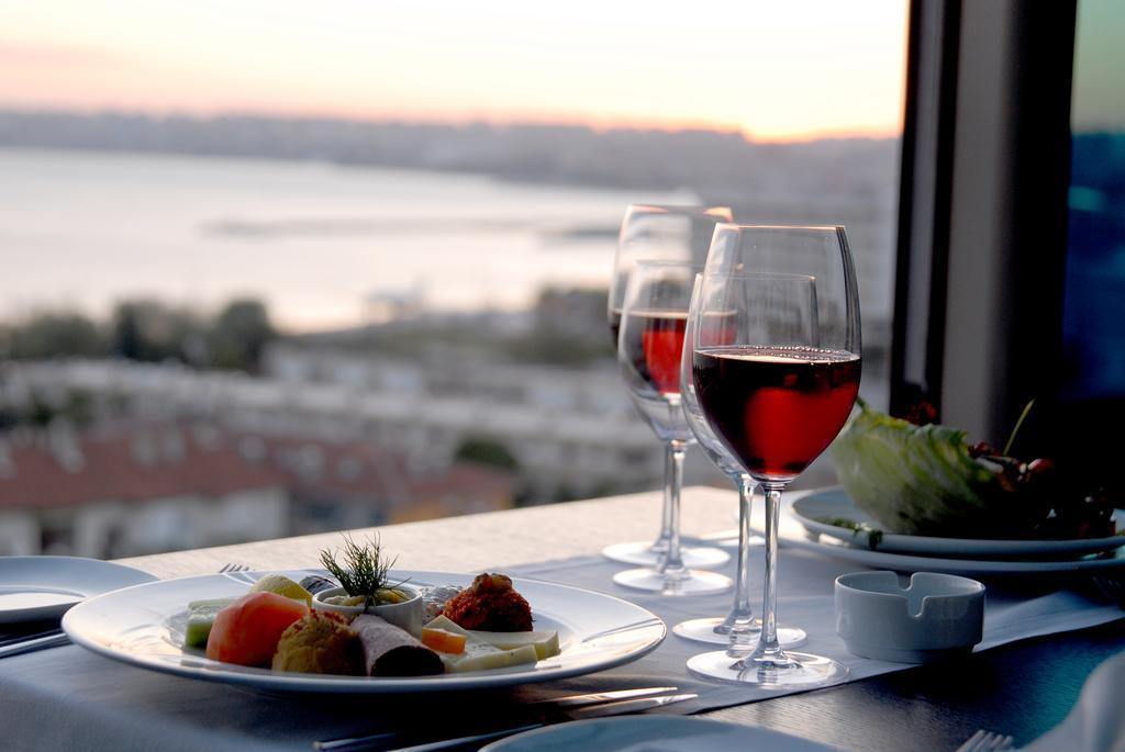 Eser Premium Hotel&Spa Büyükçekmece Exterior foto A view of the Aegean Sea from the hotel