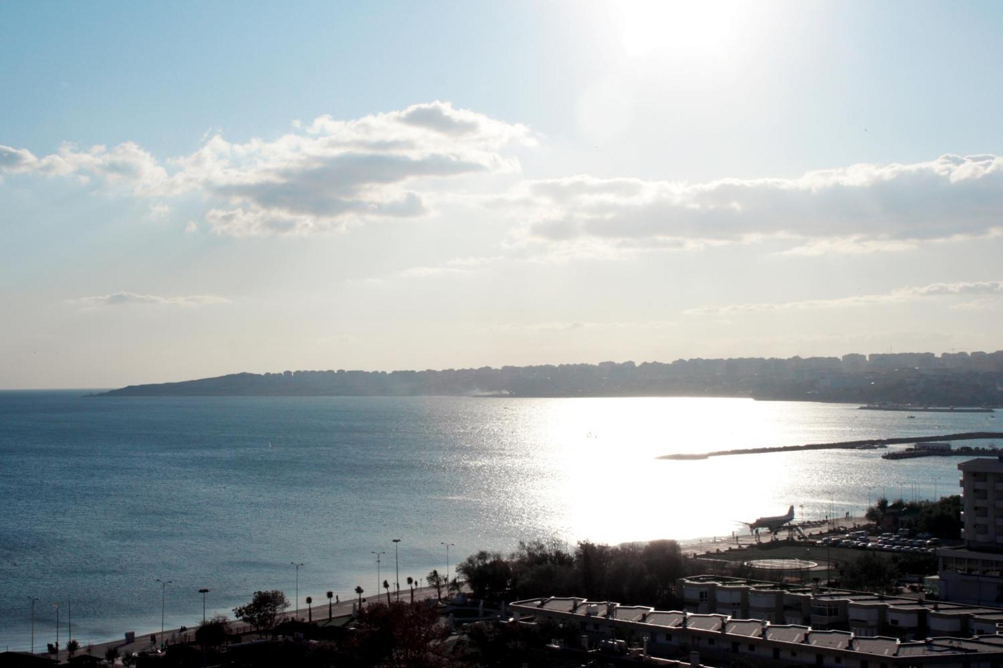 Eser Premium Hotel&Spa Büyükçekmece Exterior foto View of the Sea of Galilee