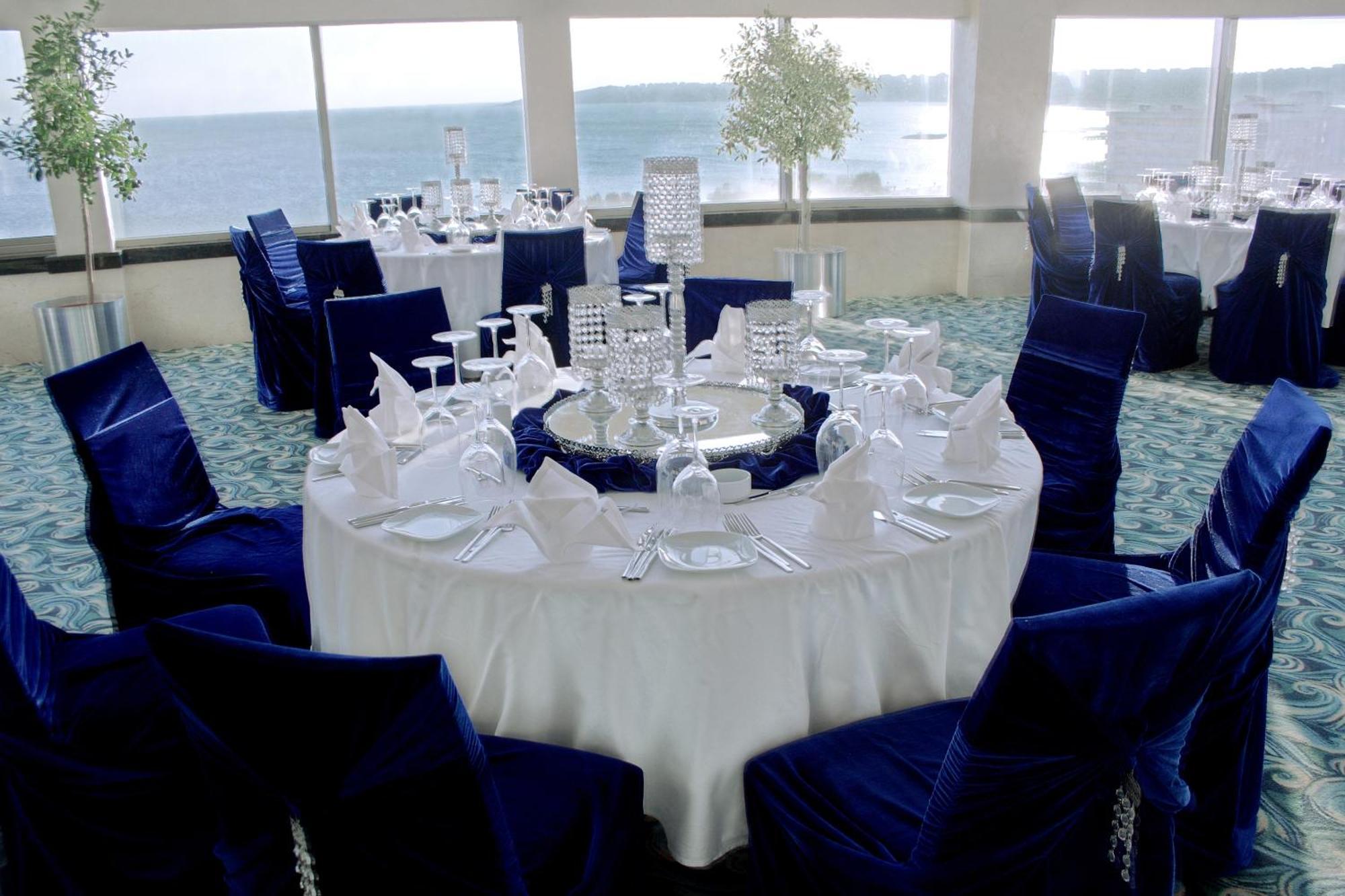 Eser Premium Hotel&Spa Büyükçekmece Exterior foto A table set for a formal dinner