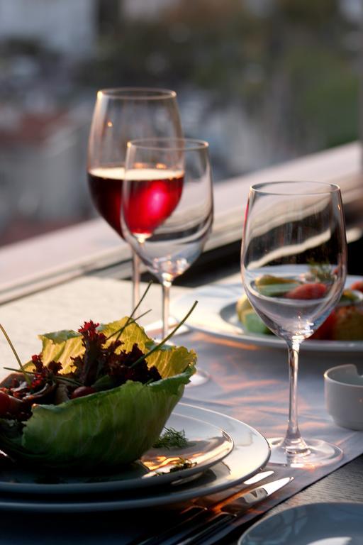 Eser Premium Hotel&Spa Büyükçekmece Exterior foto Wine glasses