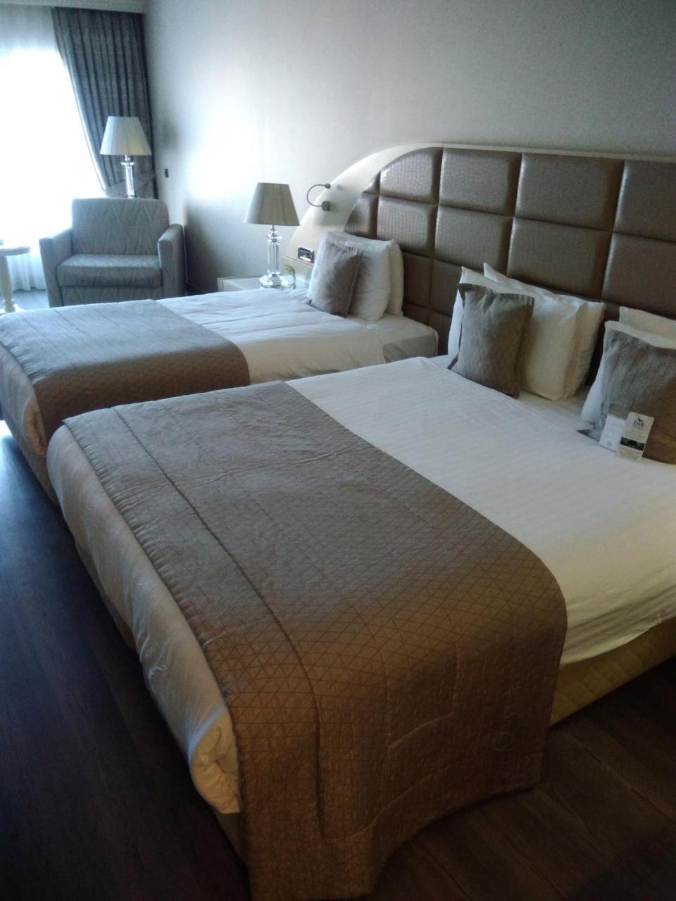 Eser Premium Hotel&Spa Büyükçekmece Exterior foto A bed runner